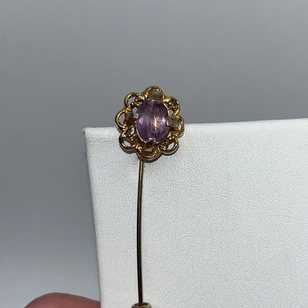 Delicate vintage gold tone stick pin light purple/lavender center “stone” - Picture 7 of 8